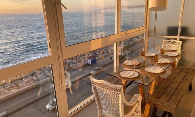 Vina del Mar Apartamento | Avenida Perú frente al mar, con estacionamiento , primera línea, hermosa vista.