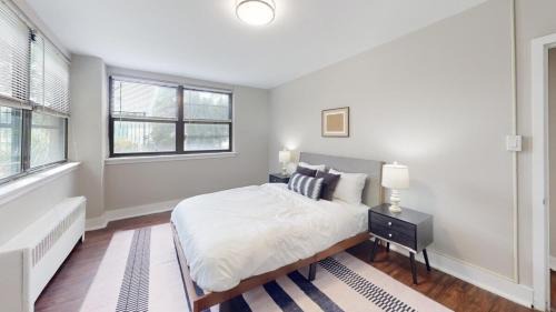 East Falls Apartamento | Avenue B152 Perfect 2br! Pool Parking Gym
