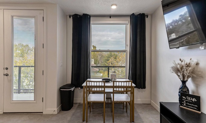 Central City Apartamento | Avenues Top Floor/ Garage parking / Gym / Wifi / Workspace