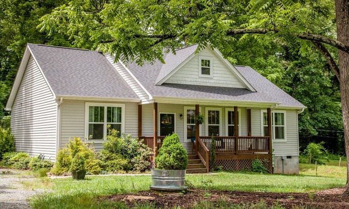Oakley Casa | AVL Home Convenient to Mtns & City Family Friendly with Hot Tub