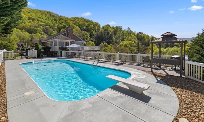 Leicester Casa | AVL Mtn views, Pool, Hot Tub, Game & Movie Room!
