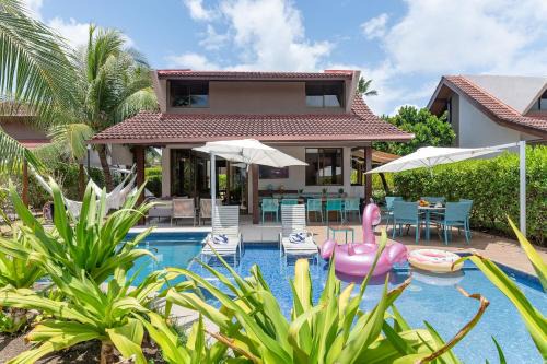 Porto de Galinhas Casa | Despierte todos sus sentidos en este encantador bungalow, situado en el corazón de un lujoso complejo costero. ¡Un refugio perfecto para quienes buscan comodidad y privacidad!