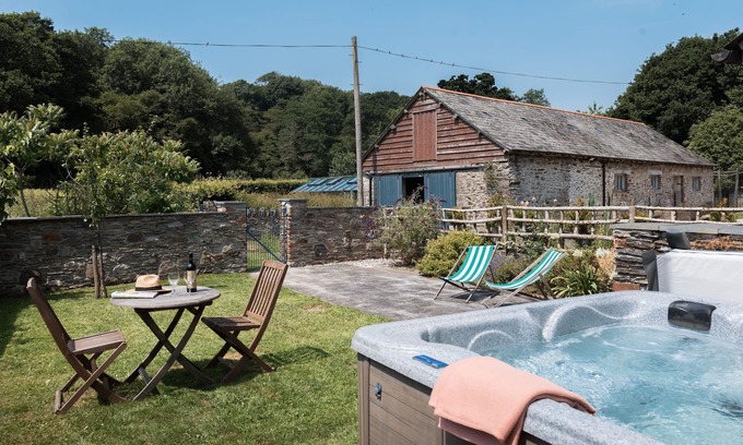 Saltash Casa | Galardonada cabaña acogedora con jacuzzi privado y estufa de leña