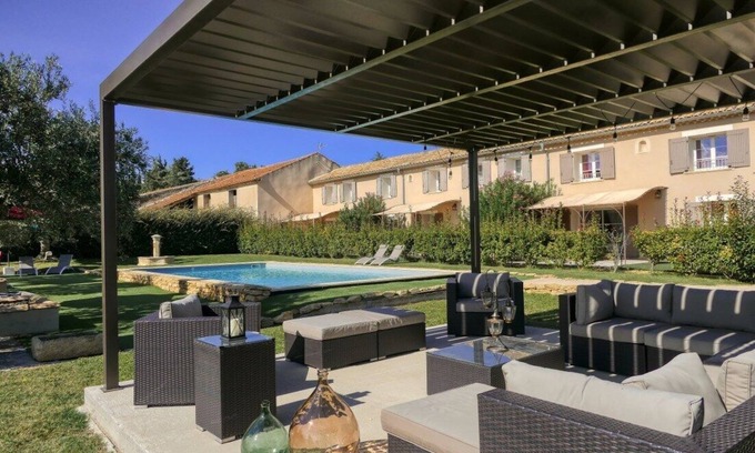 Piolenc Otro | Away from the hustle and bustle, set down your suitcases in this Mas reserved for charming tourism!