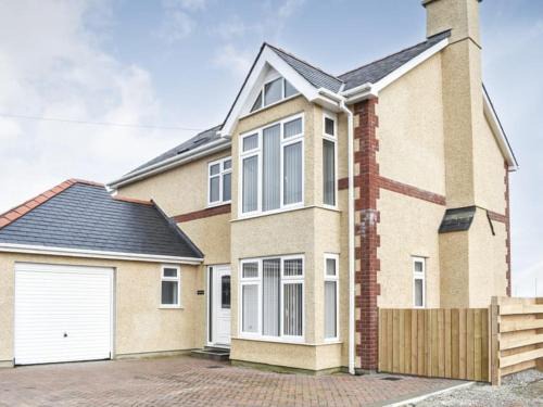 Cylch-Y-Garn Casa | Awel y Môr