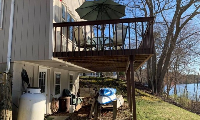 Coventry Casa | Awesome 3 bd lake house on Johnson’s Pond