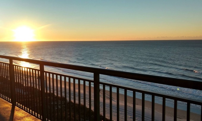 Windy Hill Condominio | Impresionante condominio frente al mar; Limpio, inteligente; Río lento, bañera de hidromasaje, piscinas; ¡Reserve rápido!