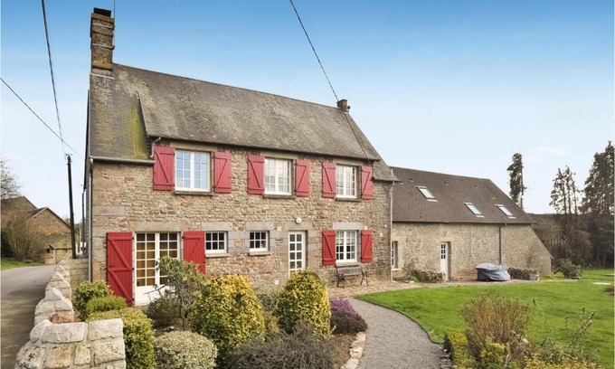 Saint-Brice-de-Landelles Casa | Awesome Home In Saint-Brice-De-Landell