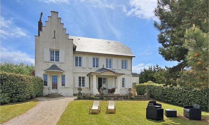 Benerville-sur-Mer Casa | Awesome Home In Benerville-Sur-Mer