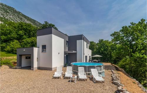 Vinodolska opcina Casa | Awesome Home In Drivenik With Jacuzzi