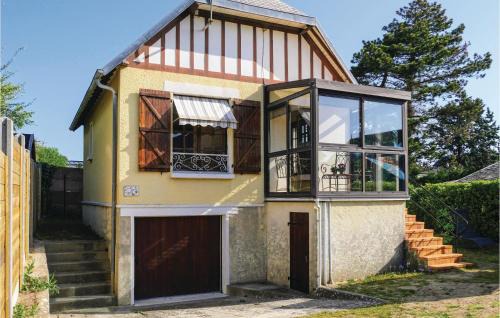 Hauteville-sur-Mer Casa | Awesome Home In Hauteville-Sur-Mer