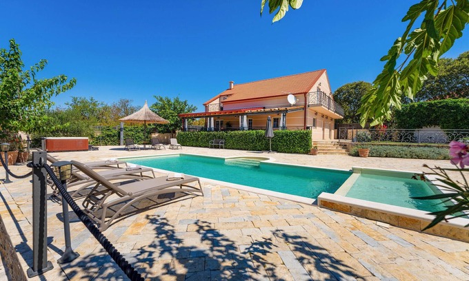 Kakma Casa | Impresionante casa en Kakma