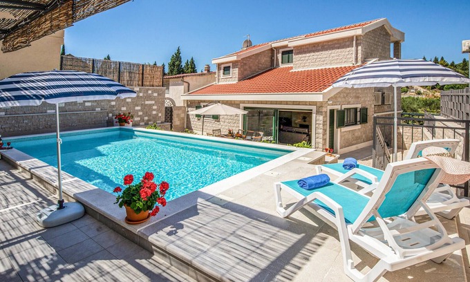 Kremena Casa | Impresionante casa en Klek con WiFi