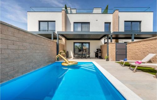 Peroj Casa | Awesome Home In Peroj With Sauna