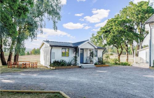 Tosse Casa | Awesome Home In Tösse With Kitchen