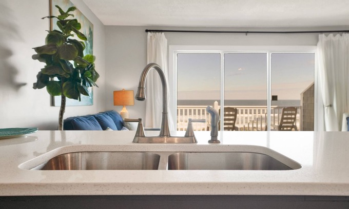 North Carolina Coast Condominio | Awesome Location!! A Ocean Front Condo Awaits your arrival!