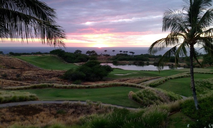 Kamuela Condominio | Impresionante condominio Mauna Kea con vista despejada del océano, el atardecer y el campo de golf