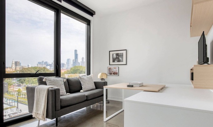 University Village / Little Italy Apartamento | Awesome Pilsen Studio w/ Rooftop, Dog Run & Gym, nr L, by Blueground