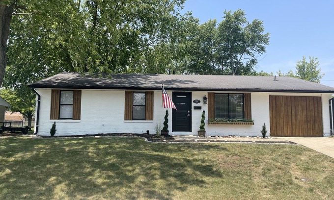 Huber Heights Casa | Awesome Pool Home in Huber Heights!