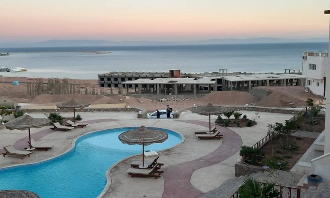 St. Catherine Apartamento | Disfrute de la impresionante vista de la montaña, el mar y la piscina.