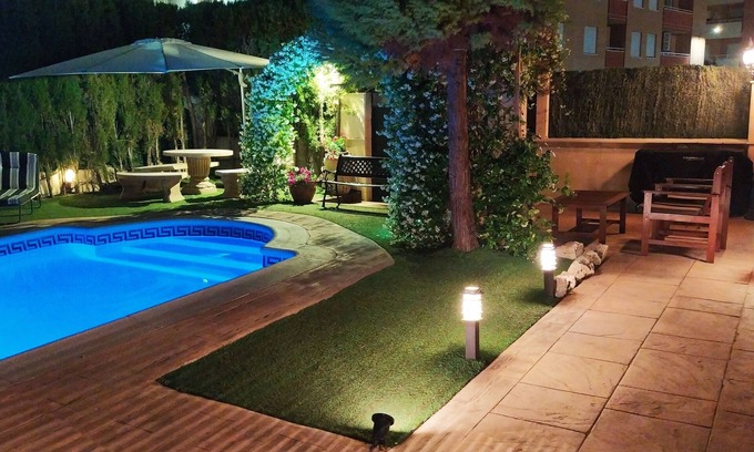 Biar Chalet De Esquí | AXIER-2 Vivienda con piscina privada de 4 a 14 Huéspedes