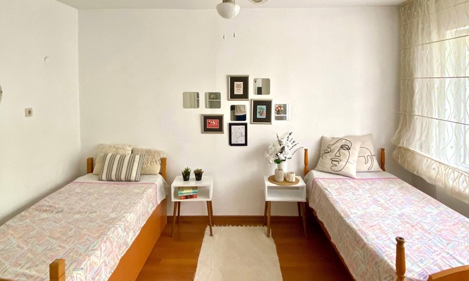 Merkezefendi Apartamento | Spacious Flat-NO Air Condition BUT Ceiling Fans -4 Rooms- Central Heating 125M2
