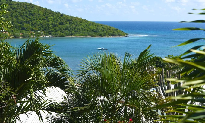 Point Rendezvous Cabaña | Ayiti Cottage – A Peaceful Island Retreat with Stunning Bay Views