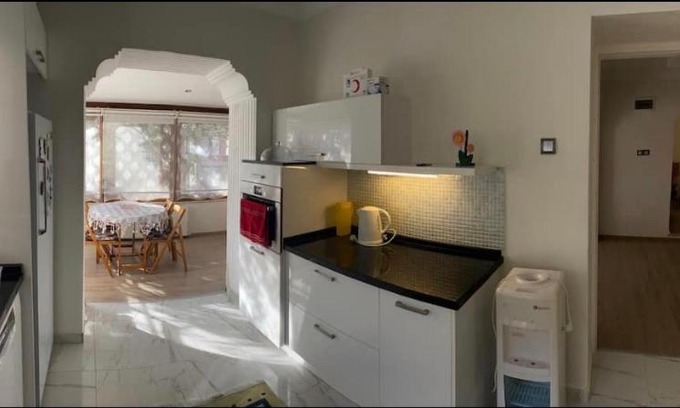 Ayvalik City Center Apartamento | Ayvalık Çamlıkta bahçeli, ferah ev