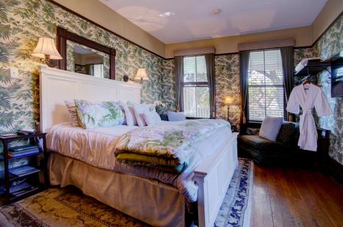 Historic Downtown Savannah Cama Y Desayuno | Azalea Inn and Villas