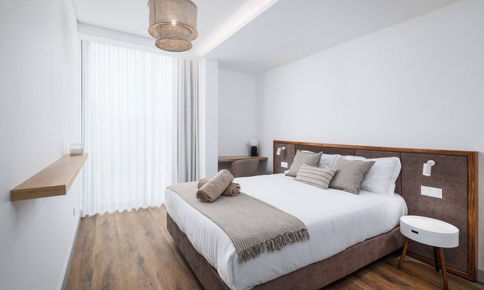 Ponta Delgada Condominio | Azorian Suites One-bedroom apartment near the airport of Ponta Delgada!