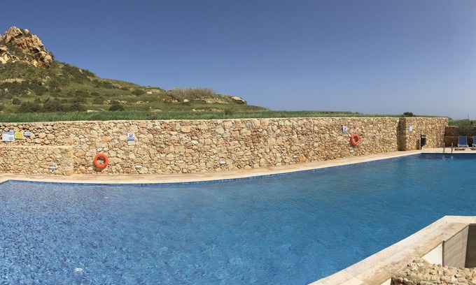 Marsalforn Apartamento | Azure Cottage: Hermoso y moderno apartamento de 3 dormitorios con piscina comunitaria