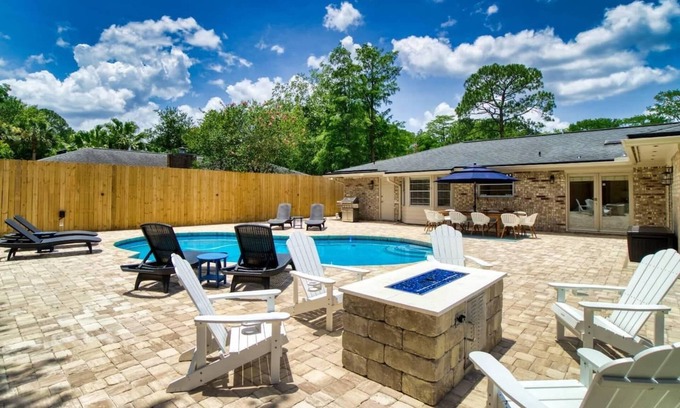 Beauclerc Casa | ~Azure Luxury Landing Sleeps 10 Heated Pool~