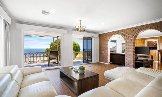 Clifton Springs Casa | Azure Majesty - Clifton's Grand Waterfront Haven