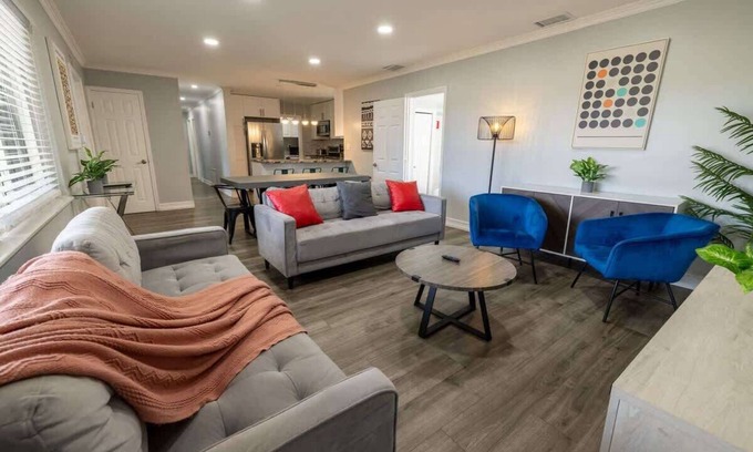 Boulevard Heights Casa | Relax & Unwind: 4BR Home w/ Pool in Hollywood
