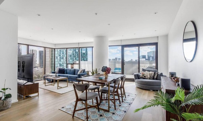 Southbank Apartamento | 'Azurine' An Elegant Nordic Style Family Residence