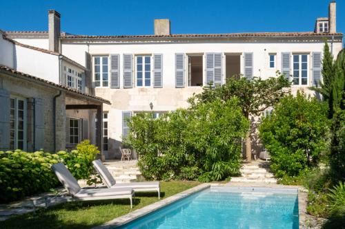 Saint-Martin-de-Re Villa | Bâtisse historique rénovée avec piscine chauffée