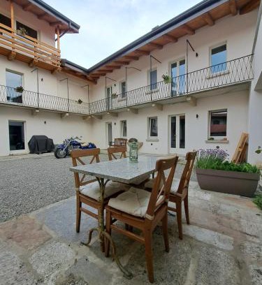 Soriso Cama Y Desayuno | B&B Il Cortile