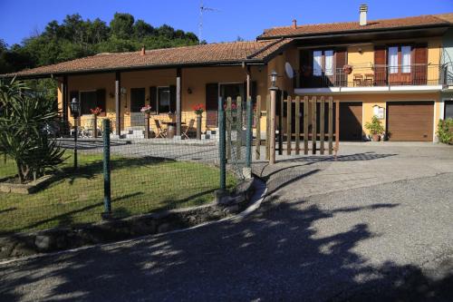 Invorio Superiore Cama Y Desayuno | B&B La Quiete