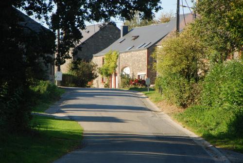 Gedinne Cama Y Desayuno | B&B Les Trois Voisins