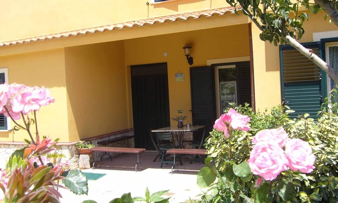 Caltanissetta Villa | B & B S. ELIA habitación amarilla: VILLA ENCANTADORA RODEADA EN EL PARQUE HISTÓRICO DUBINI
