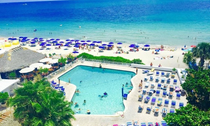 Galt Mile Hotel | EN LA B. E.A. C.H..5 estrellas comentarios! Renovado, Cerca de cruceros. Mini estancias disponibles