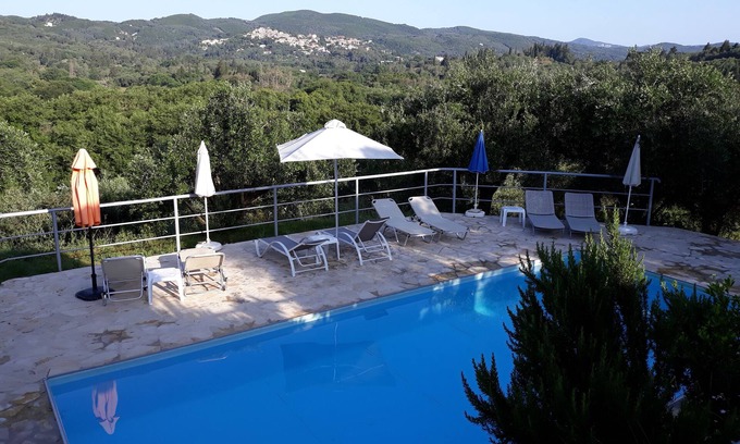 Giannades Casa | Vivir en medio de un olivar, a 3 km del mar, vista panorámica, lejos del turismo