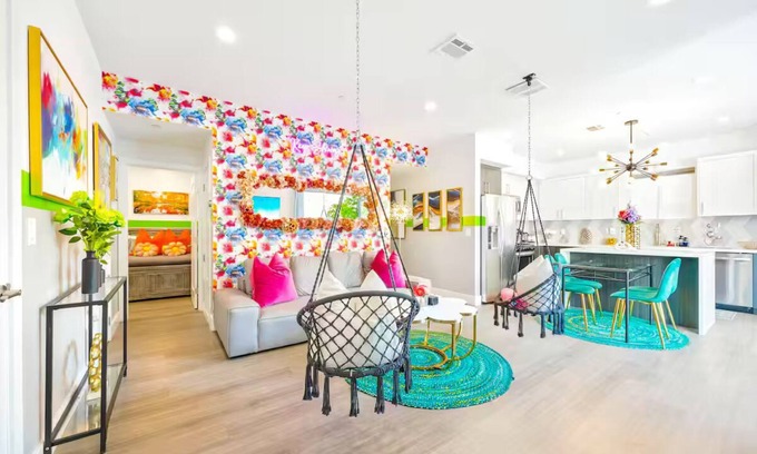 North Hollywood Casa | InstaWorthy NoHo Gem: Near Universal Studios - Hot Tub - BBQ - Free Parking!