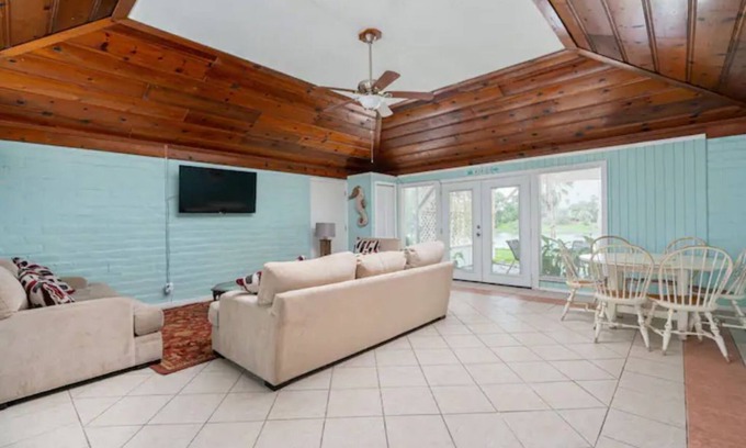 Los Fresnos Casa | B Relaxing waterfront 3bdrm 2bath countryside home!