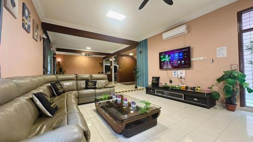 Central District Casa | B04 Homestay in JB Town Party House 30PAX 6R6B