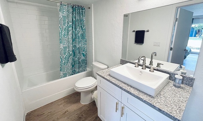St. Johns Apartamento | B05 Poolside 1st Floor - Double Twin Studio