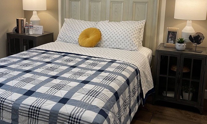 Roseville Casa | B2- Nice Private bedroom and bathroom in Roseville