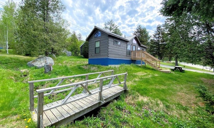 Twin Mountain Cabina | B3 Awesome "Tiny Home" A/C, Mountain Views, Minutes to Skiing, Hiking, Attractions, Dog Friendly!