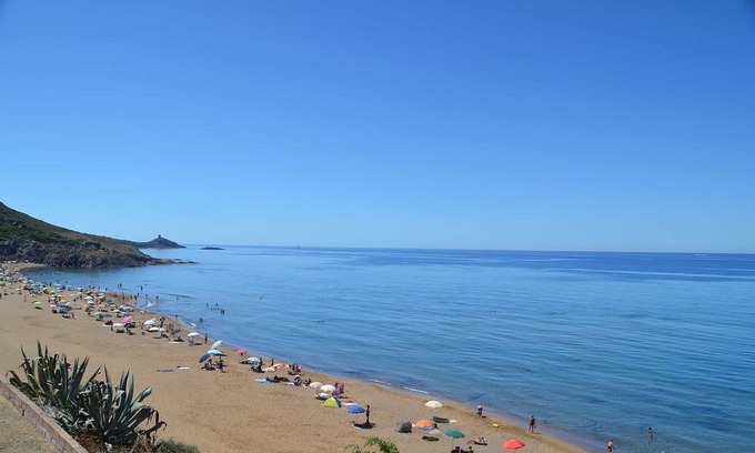Porto Alabe Apartamento | BA1 Nice apartment in a waterfront villa - Private stair to the sandy beach.
