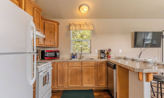 West Yellowstone Casa | Baby Bear Cabin - Roam Property Management